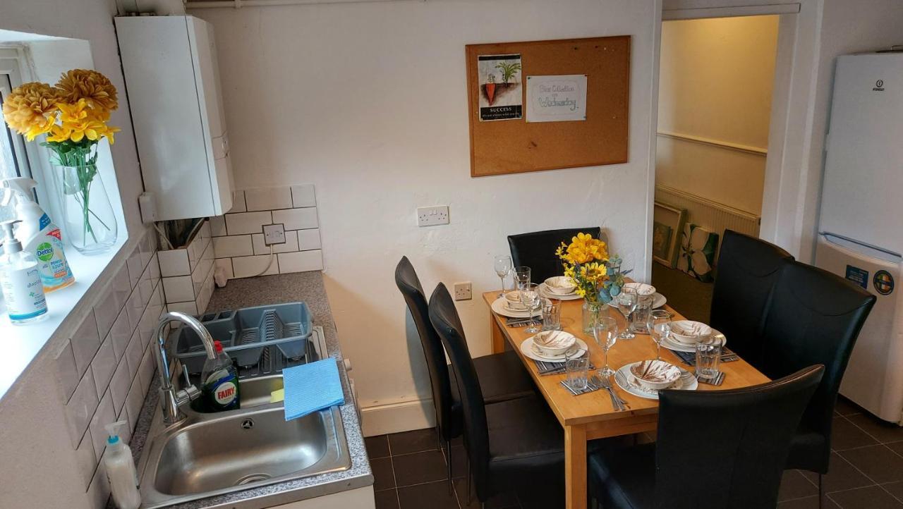 Gillings Villa -Perfect For Long & Short Stays Gillingham  Bagian luar foto