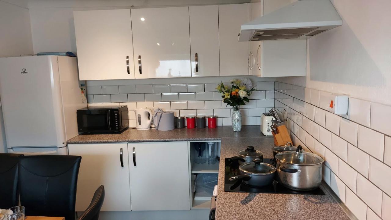 Gillings Villa -Perfect For Long & Short Stays Gillingham  Bagian luar foto