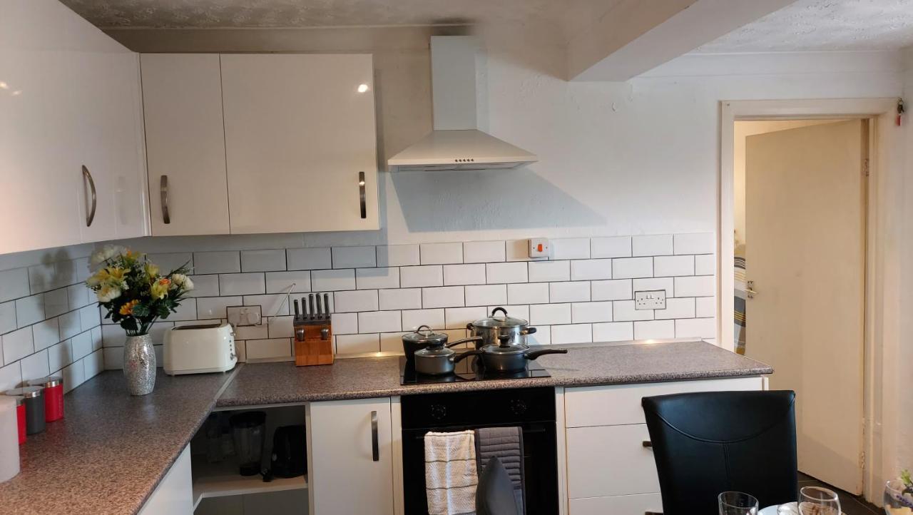 Gillings Villa -Perfect For Long & Short Stays Gillingham  Bagian luar foto