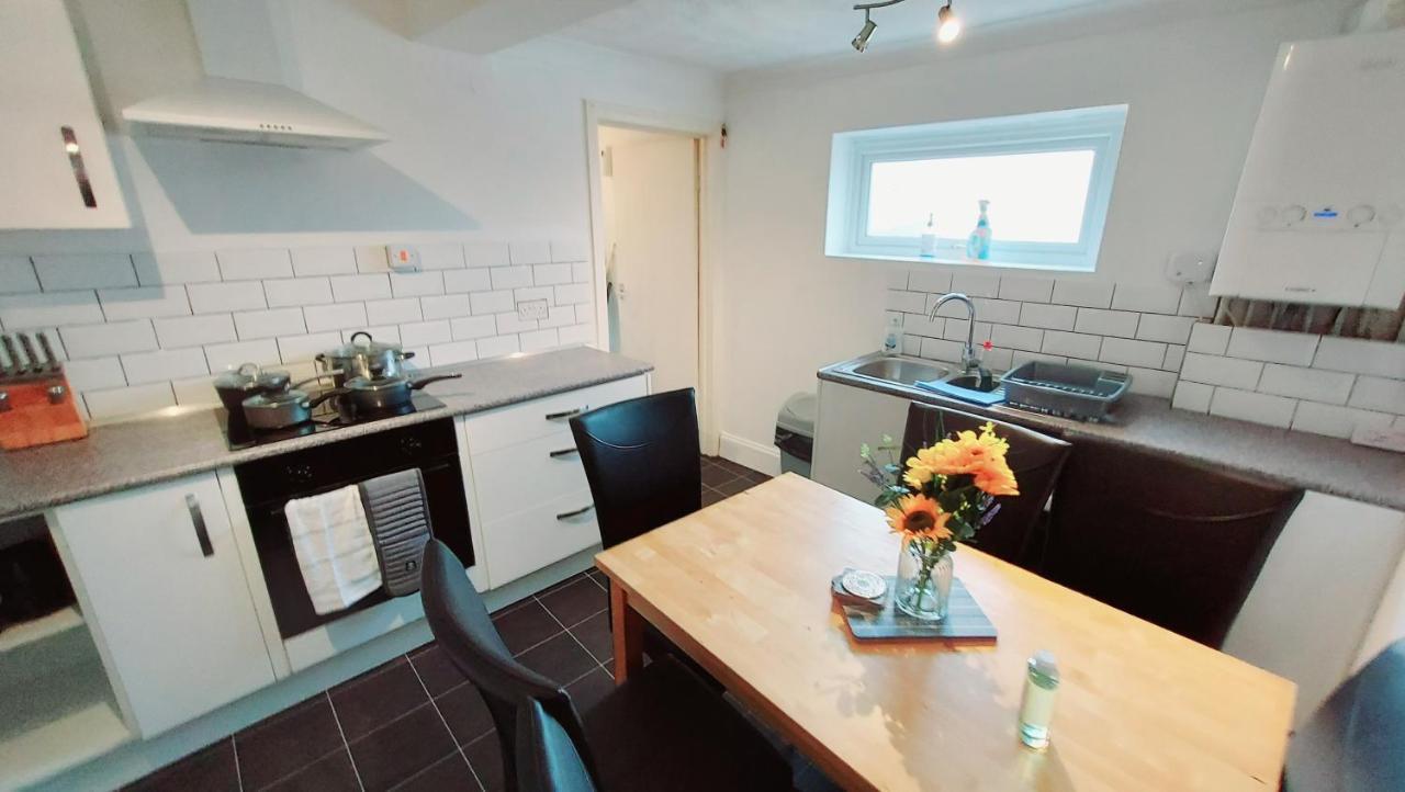 Gillings Villa -Perfect For Long & Short Stays Gillingham  Bagian luar foto