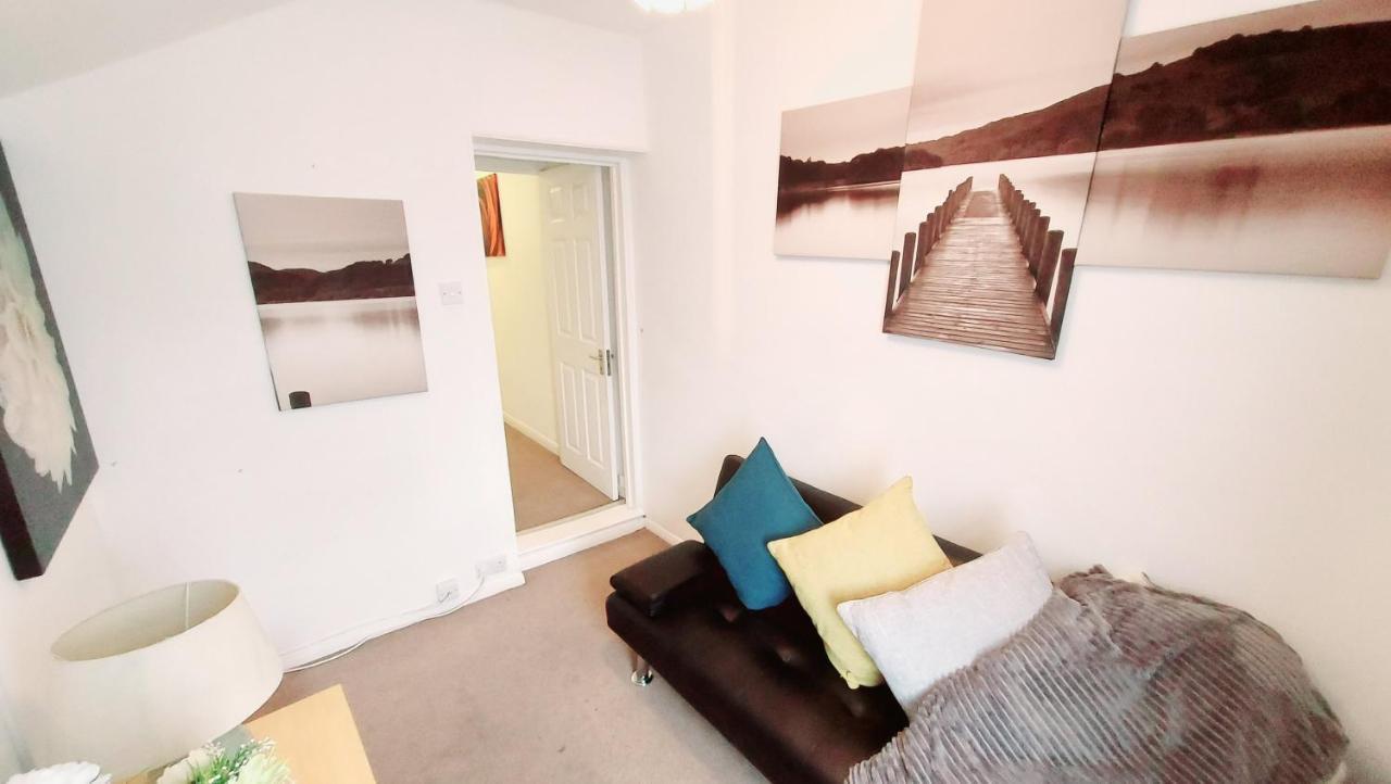 Gillings Villa -Perfect For Long & Short Stays Gillingham  Bagian luar foto