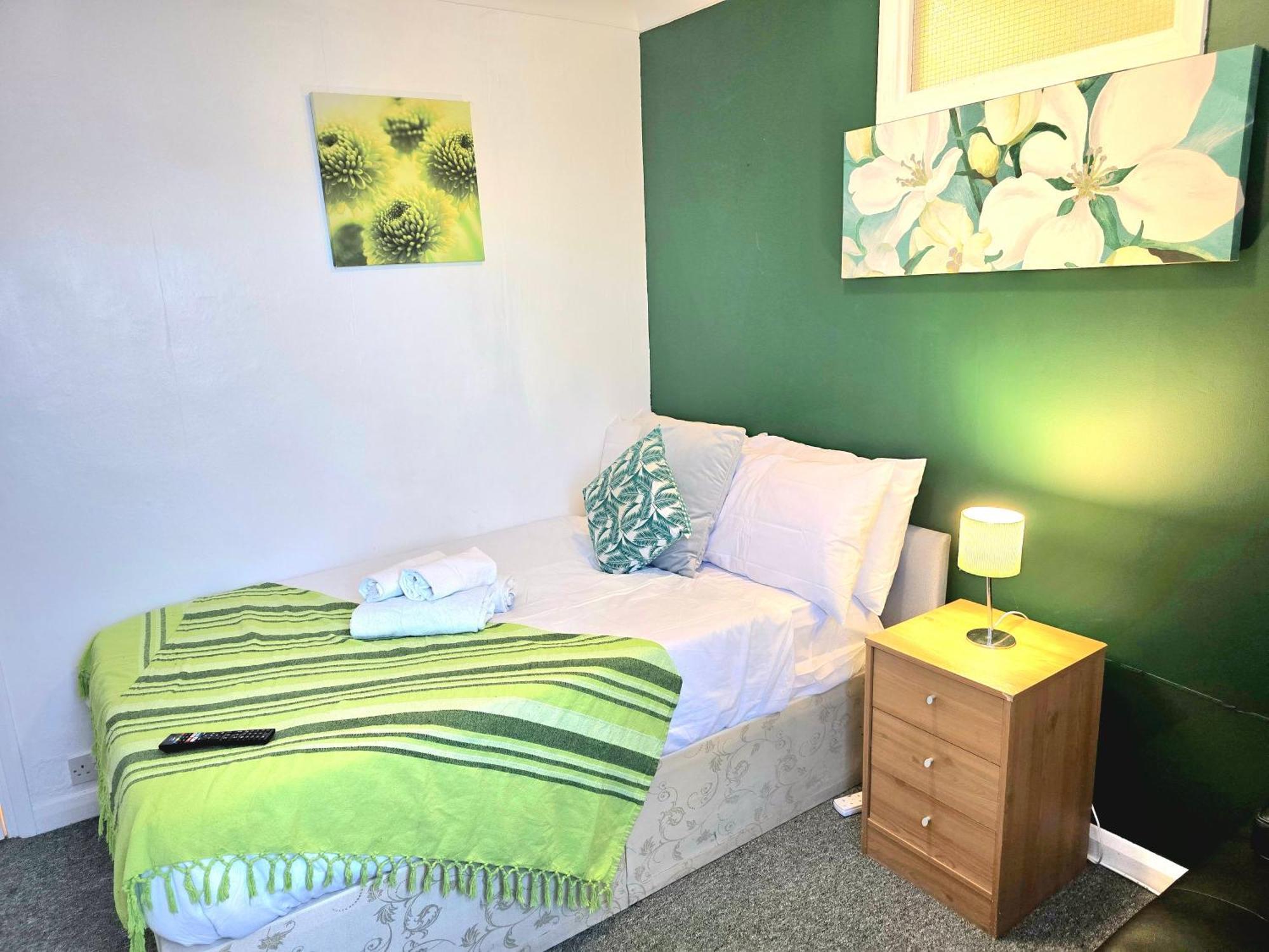 Gillings Villa -Perfect For Long & Short Stays Gillingham  Bagian luar foto