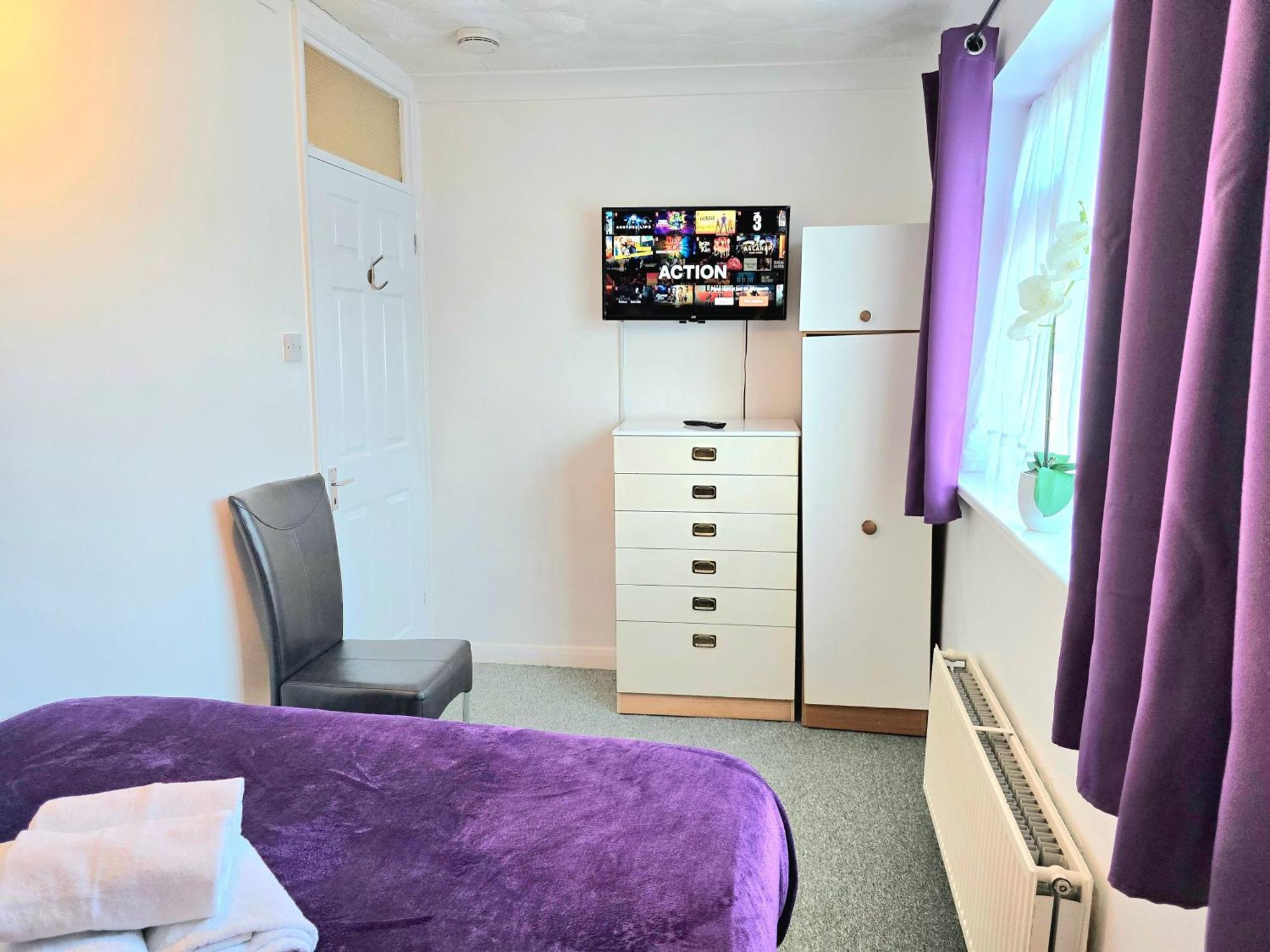 Gillings Villa -Perfect For Long & Short Stays Gillingham  Bagian luar foto