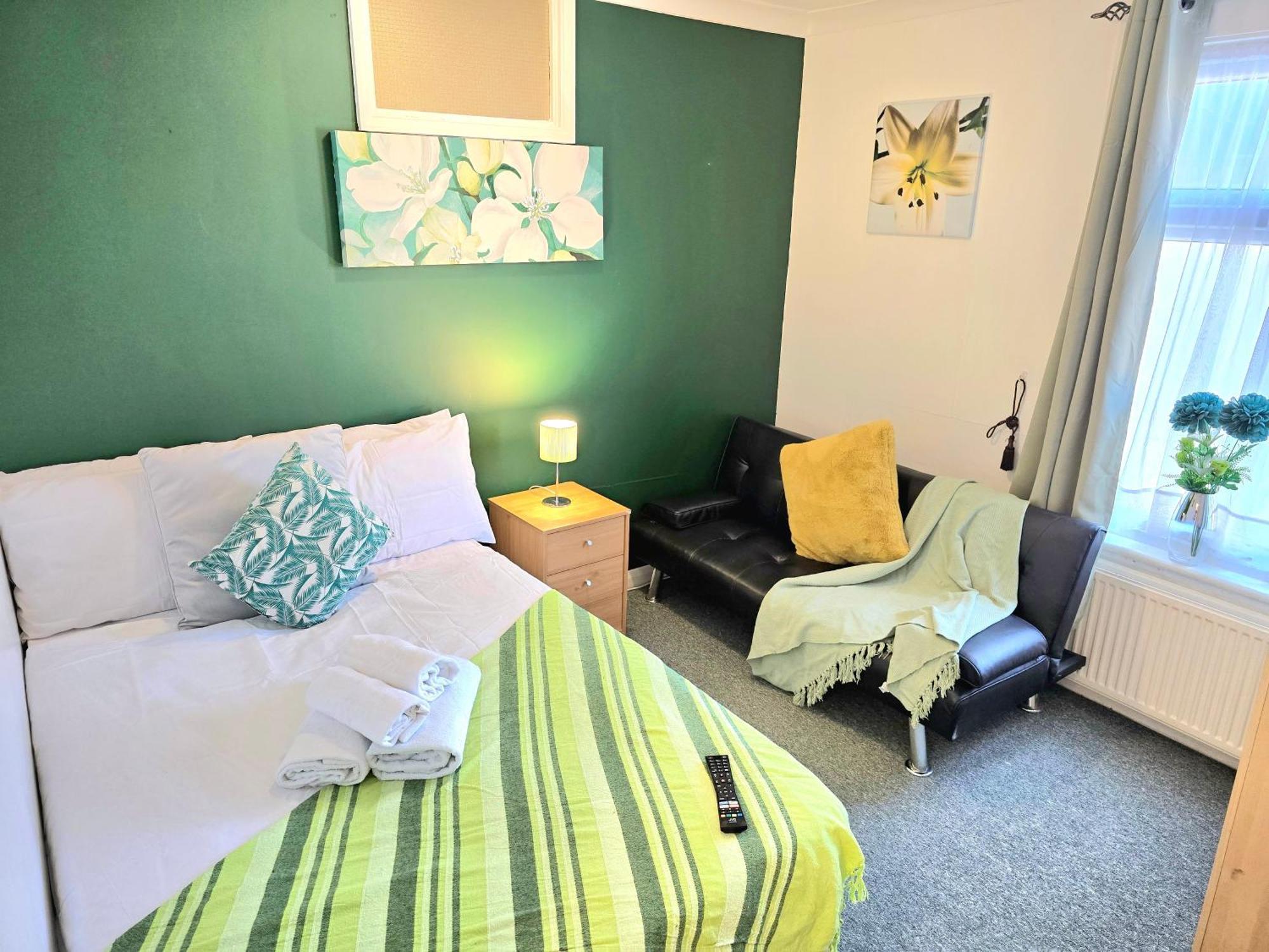 Gillings Villa -Perfect For Long & Short Stays Gillingham  Bagian luar foto